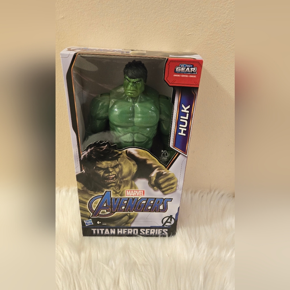 Marvel Incredible Hulk Action Figure 2016 Hasbro 12 Inch Green & Purple Titan